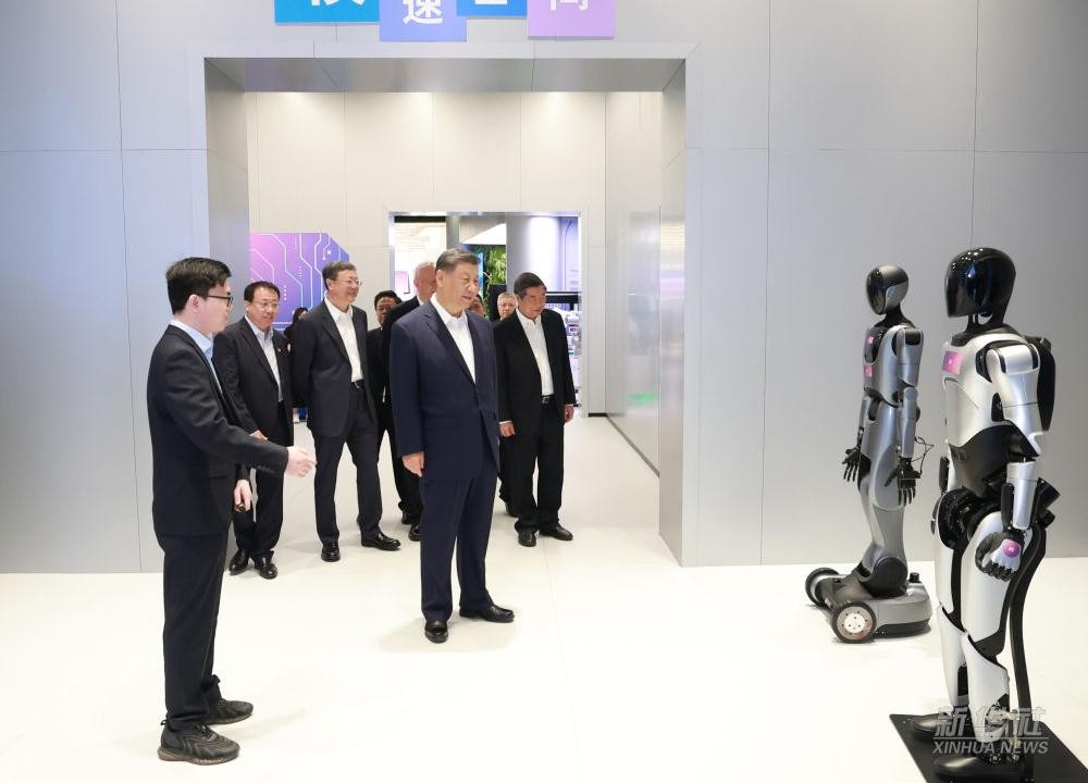 习近平总书记到上海调研，pa集团官网入口代表具身智能行业汇报进展